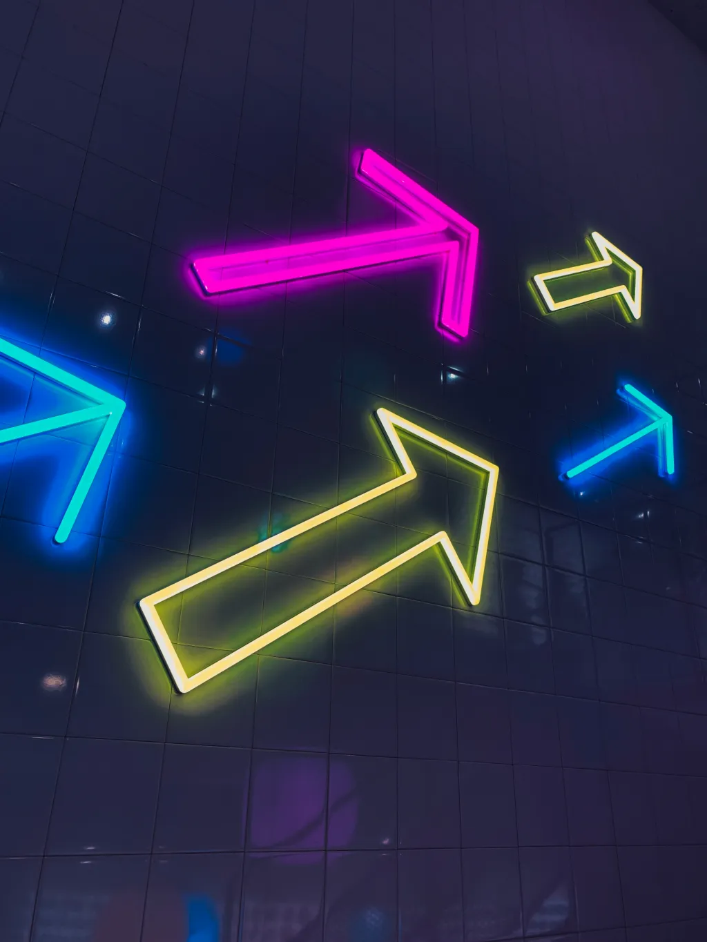 Neon arrows