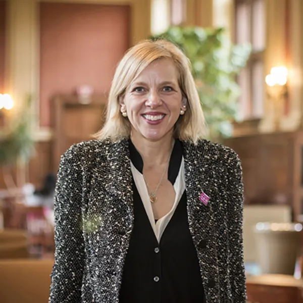 Photo of Stephanie Kirk